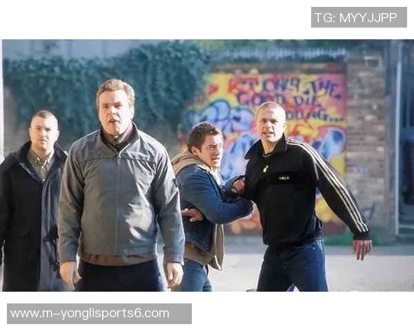 足球流氓2：激情与暴力交织的绿茵场上生存法则与道德抉择